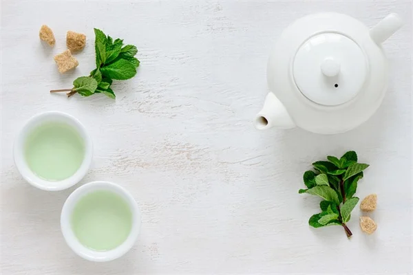 花を食べる虫を退治する8つの方法 すぐに実践できる対策とは